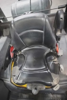 耶鲁四轮前装载机