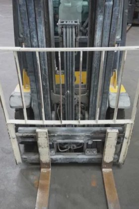 耶鲁四轮前装载机