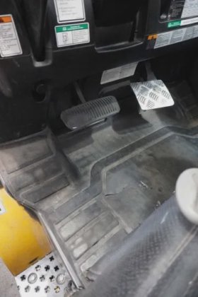 耶鲁四轮前装载机