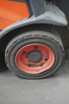 Linde 4-Radfrontstapler