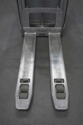 永恒力高举升卡车驾驶室