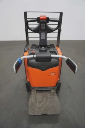 丰田低叉车驾驶室