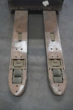 丰田低叉车驾驶室