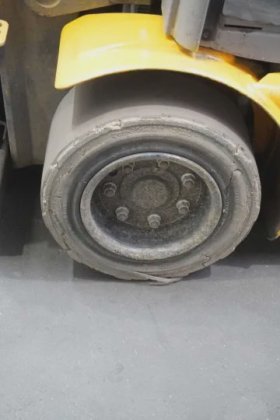 永恒力四轮前叉车