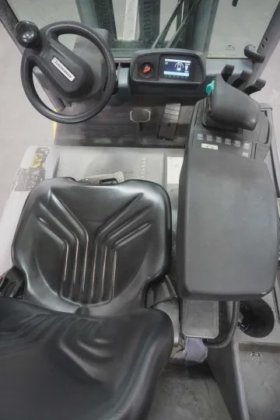 永恒力四轮前叉车