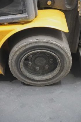 永恒力四轮前叉车