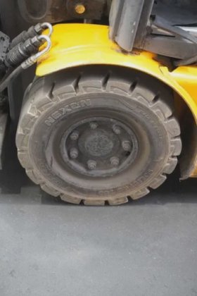 永恒力三轮前叉车