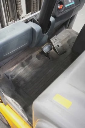 永恒力三轮前叉车