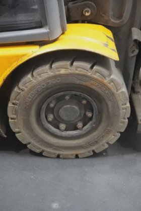 永恒力三轮前叉车