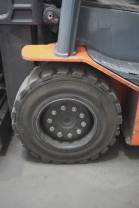 丰田四轮前装载机