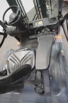 丰田四轮前装载机