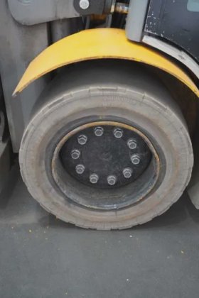 永恒力四轮前叉车