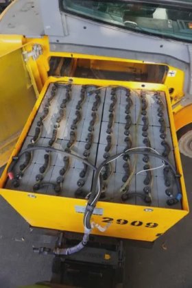 永恒力四轮前叉车