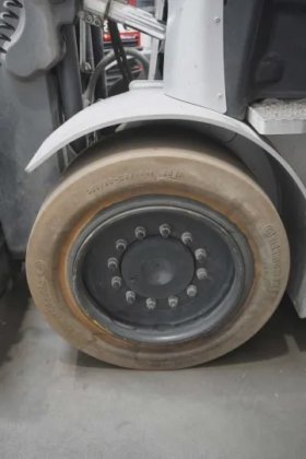 STILL 四轮前装载机