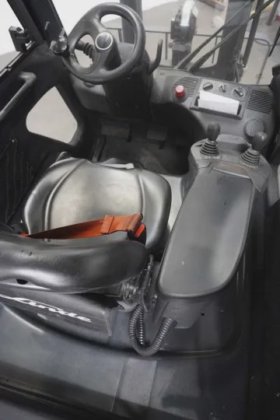 林德四轮前叉车