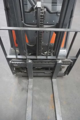 林德四轮前叉车