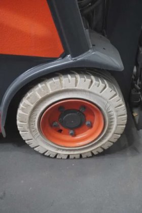 林德四轮前叉车