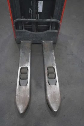 林德高举叉车牵引杆