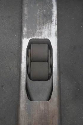 林德高举叉车牵引杆