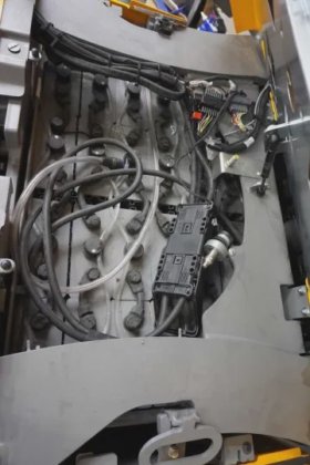 永恒力高举式拣选机