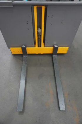 永恒力高举式拣选机