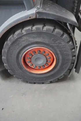 林德四轮前叉车