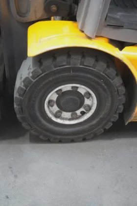 永恒力四轮前叉车