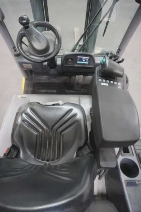 永恒力四轮前叉车