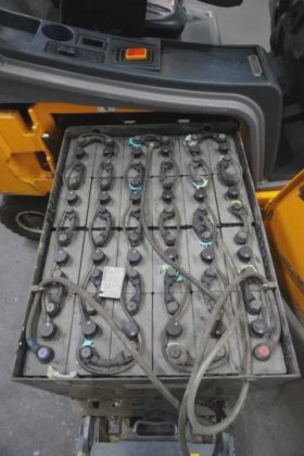 永恒力四轮前叉车