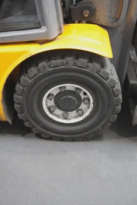 永恒力四轮前叉车