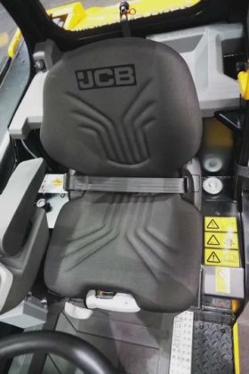 JCB伸缩臂叉装车