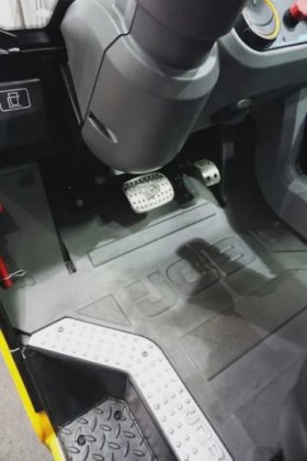 JCB伸缩臂叉装车