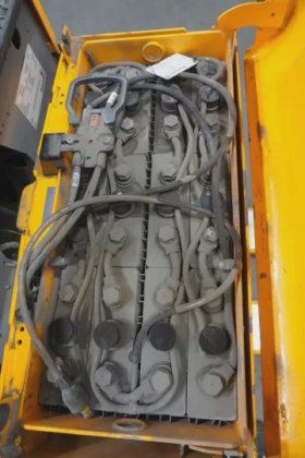 永恒力低叉车驾驶室