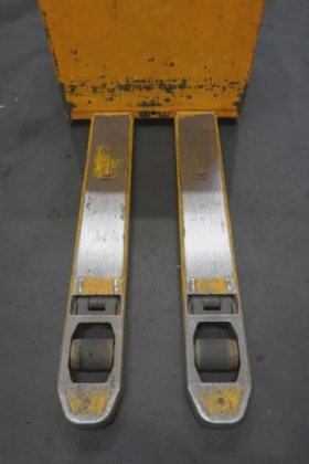 永恒力低叉车驾驶室