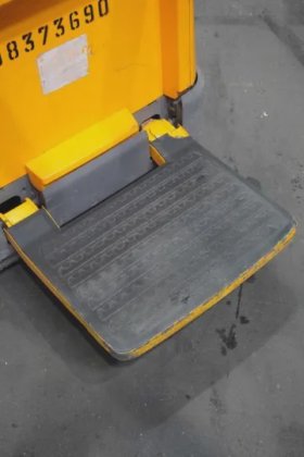 永恒力低叉车驾驶室