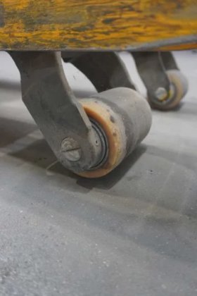 永恒力低叉车驾驶室