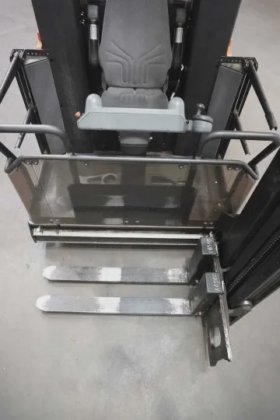 丰田高架窄通道堆垛机