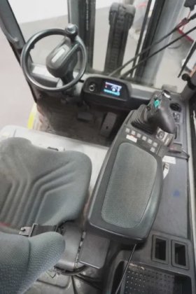 永恒力四轮前叉车