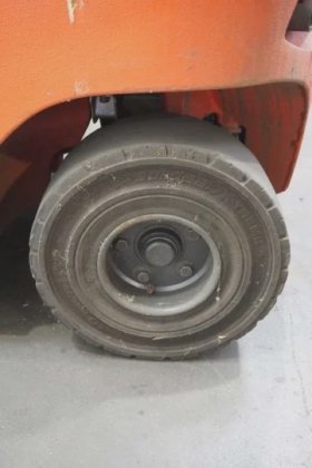 林德四轮前叉车