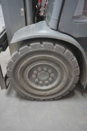 林德四轮前叉车