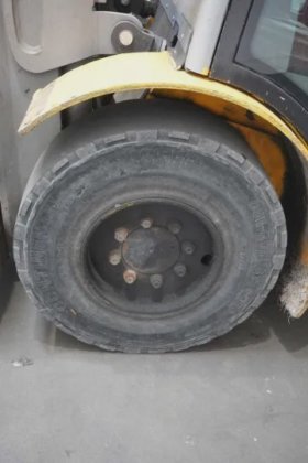 永恒力四轮前叉车