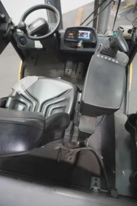 永恒力四轮前叉车