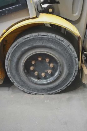 永恒力四轮前叉车