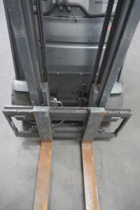 林德四轮前叉车