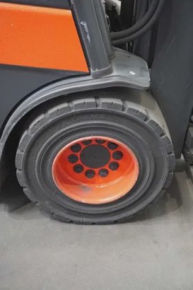 林德四轮前叉车