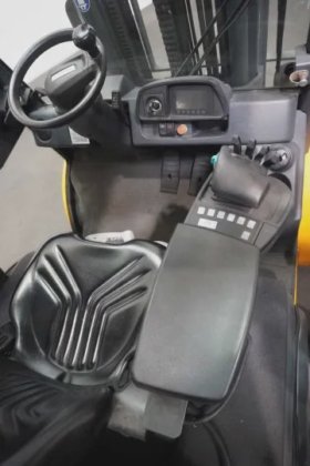 永恒力四轮前叉车