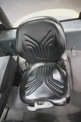 永恒力四轮前叉车