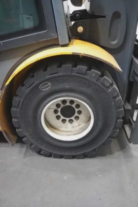 永恒力四轮前叉车