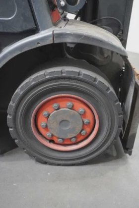 林德四轮前叉车