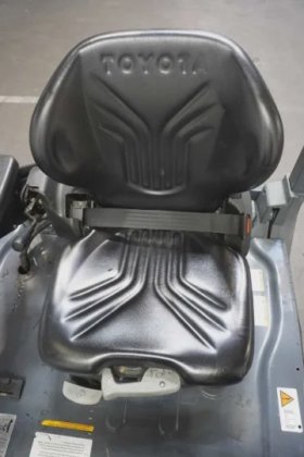 丰田三轮前装载机